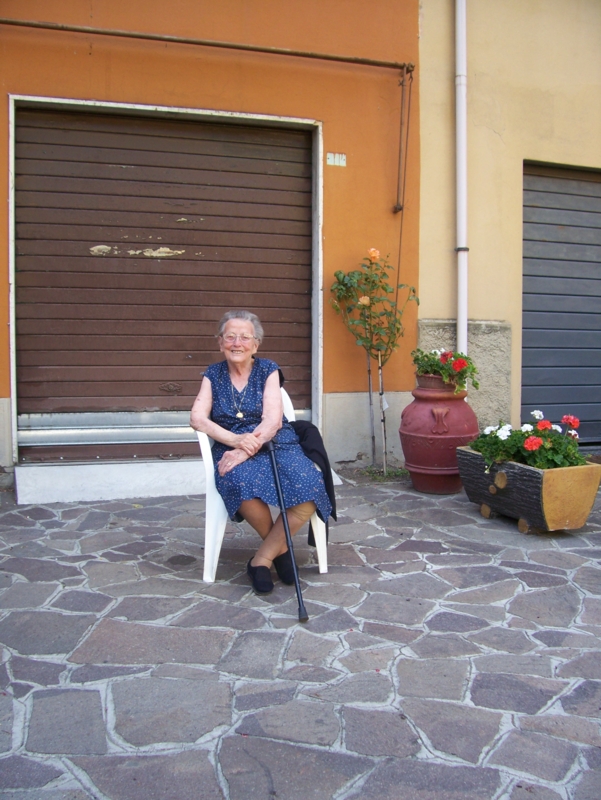  Image name: Persone050.jpg 
 width: 601 pixel 
 height: 800 pixel 
 Size: 384165 bytes 
 Click to enlarge 